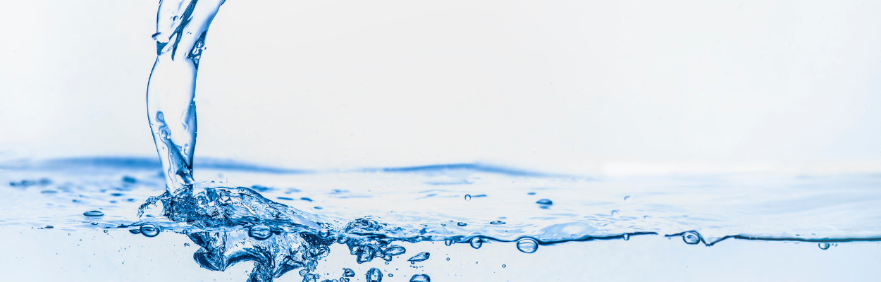 Warum Wasser trinken deine Abnahme unterstützt 